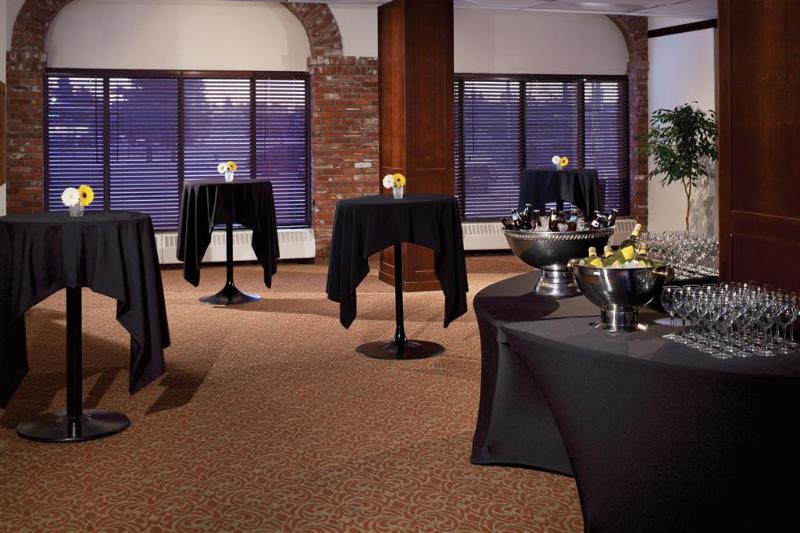 فندق Red Deer Resort & Casino