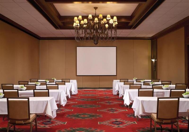 فندق Red Deer Resort & Casino