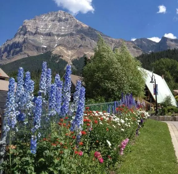 مُتل Canadian Rockies Inn Adults Only