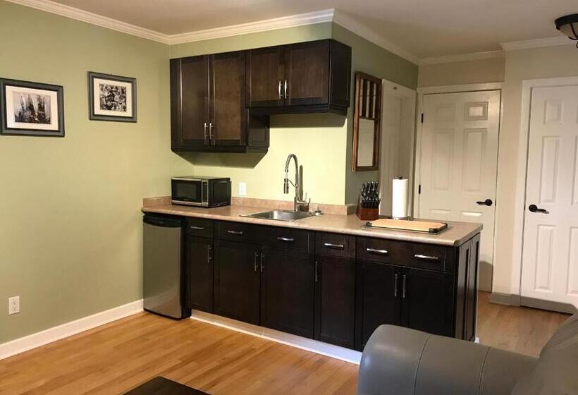 汽车旅馆 Canadian Rockies Inn Adults Only