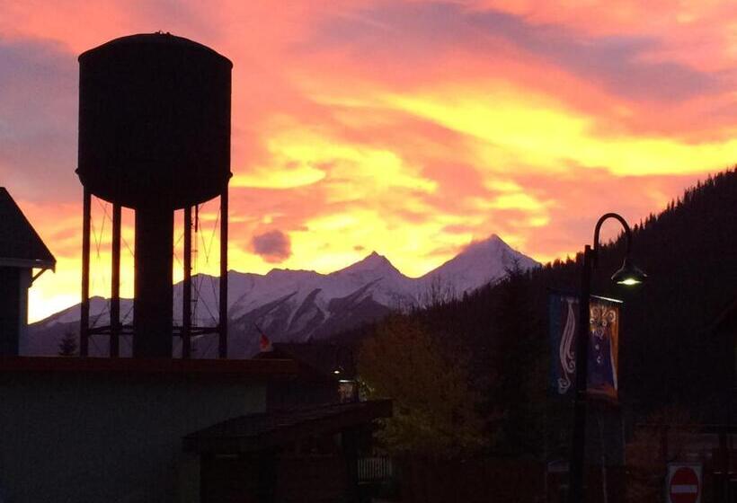 汽车旅馆 Canadian Rockies Inn Adults Only