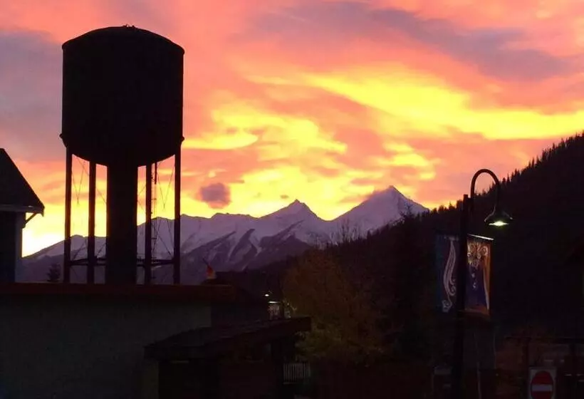مُتل Canadian Rockies Inn Adults Only
