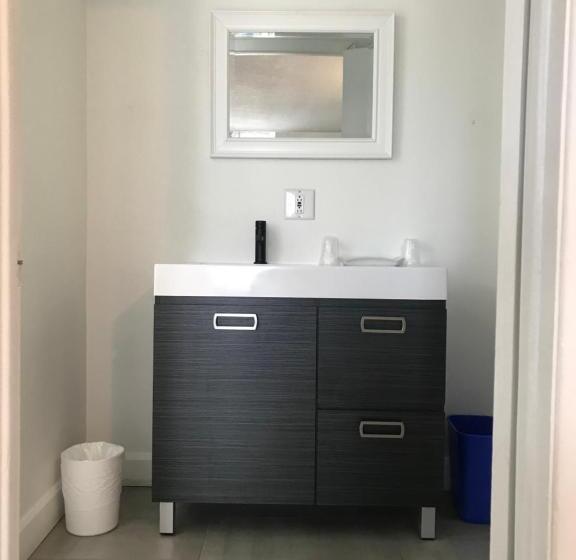 汽车旅馆  Complexe Dix80