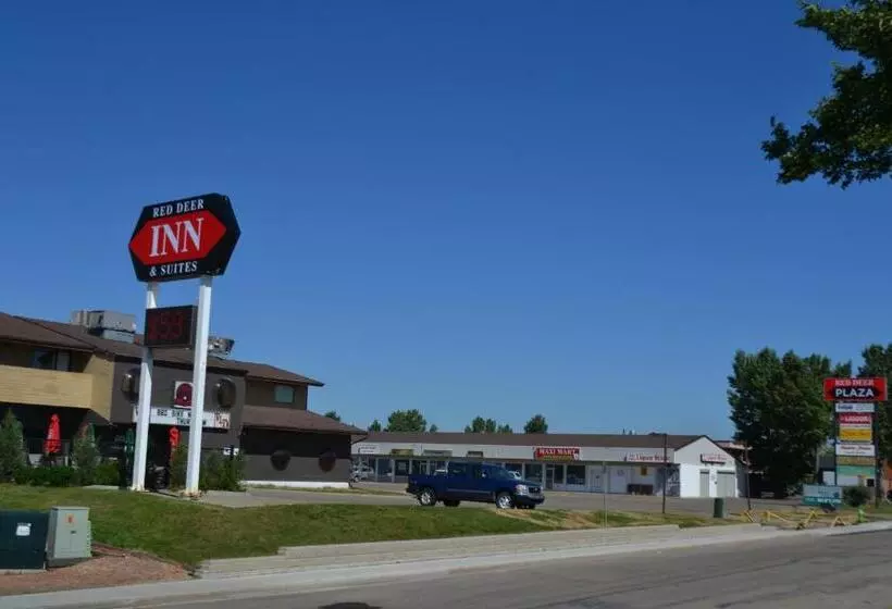 モーテル Red Deer Inn & Suites