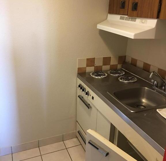 Motel Red Deer Inn & Suites