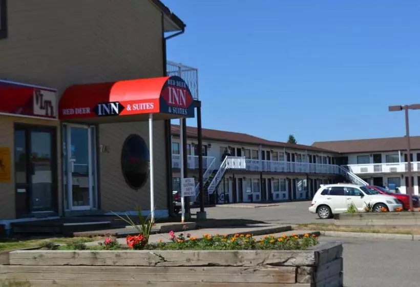 モーテル Red Deer Inn & Suites