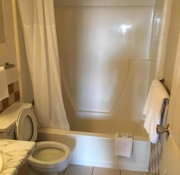 モーテル Red Deer Inn & Suites