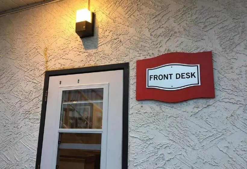 モーテル Red Deer Inn & Suites