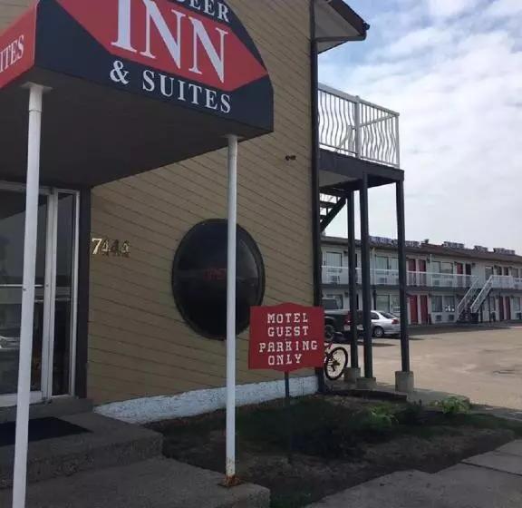 モーテル Red Deer Inn & Suites