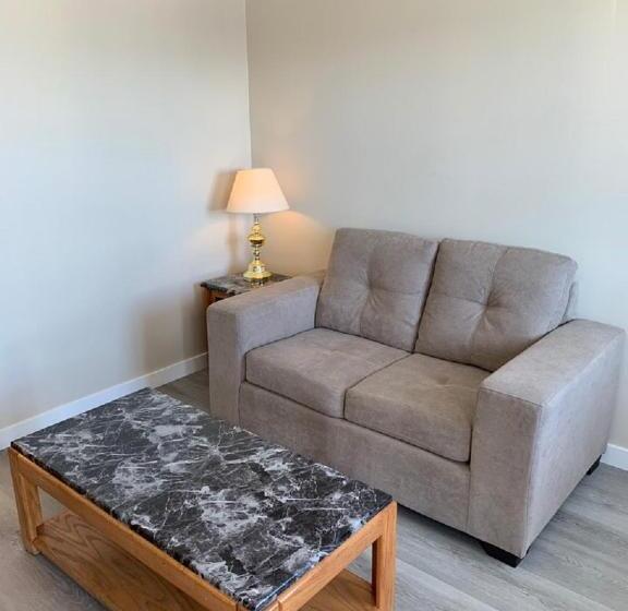 Motel Red Deer Inn & Suites