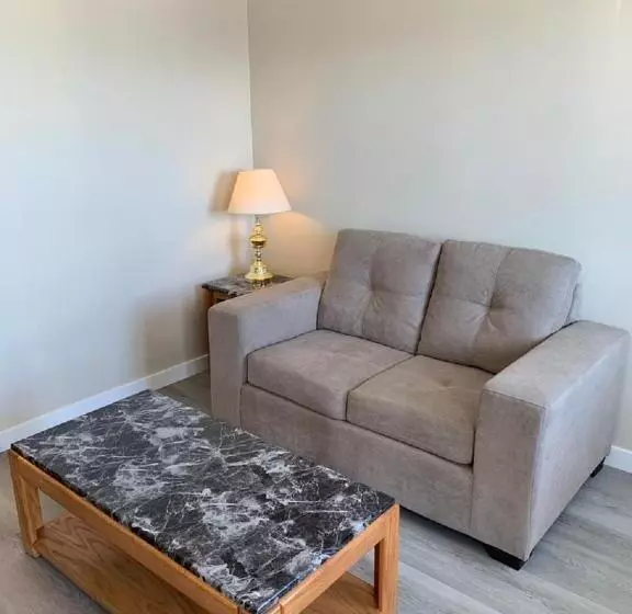モーテル Red Deer Inn & Suites