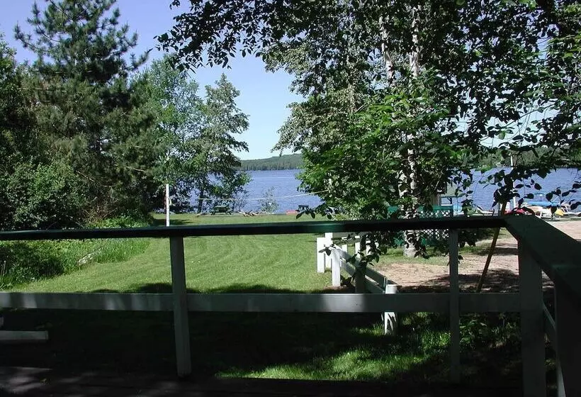 リゾートホテル Birch Cliff Lodge On Baptiste Lake