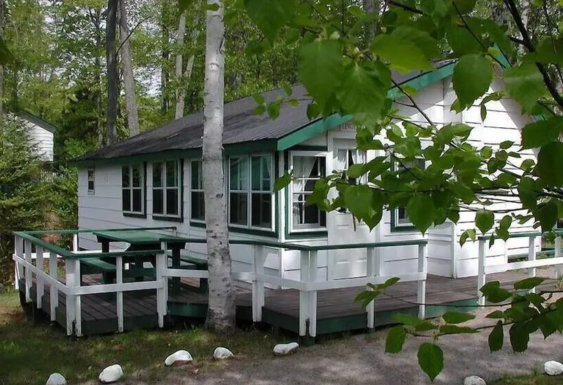 リゾートホテル Birch Cliff Lodge On Baptiste Lake