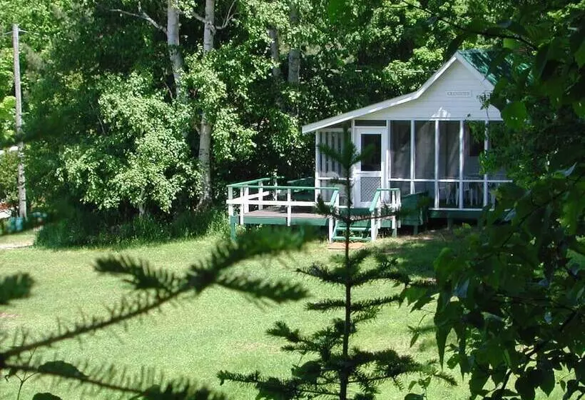 リゾートホテル Birch Cliff Lodge On Baptiste Lake