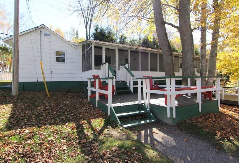 Resort Birch Cliff Lodge On Baptiste Lake