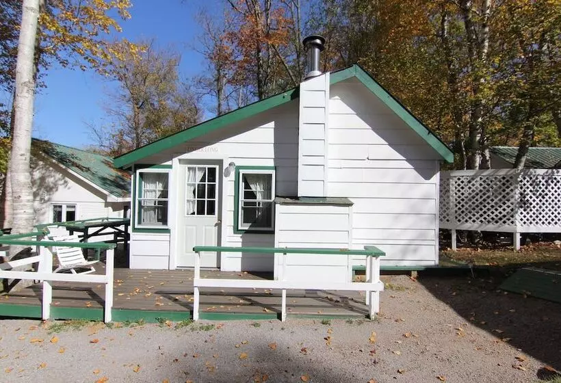 リゾートホテル Birch Cliff Lodge On Baptiste Lake