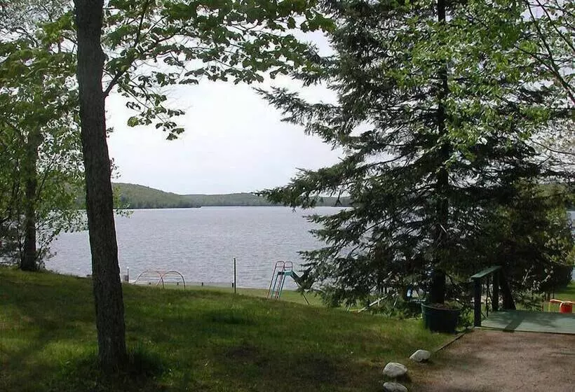 リゾートホテル Birch Cliff Lodge On Baptiste Lake