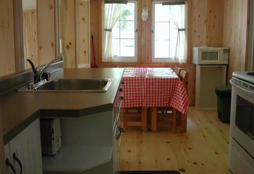 リゾートホテル Birch Cliff Lodge On Baptiste Lake