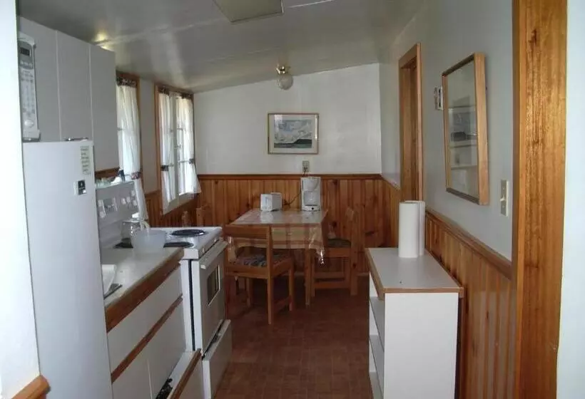 リゾートホテル Birch Cliff Lodge On Baptiste Lake