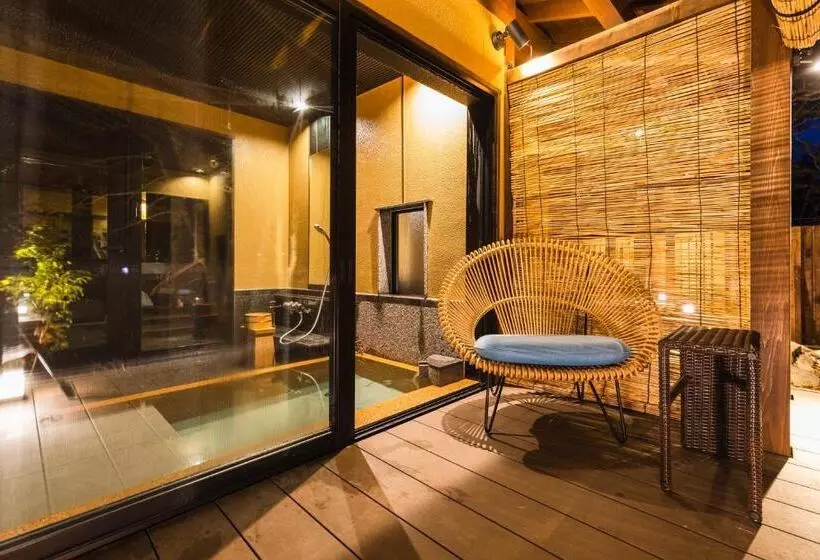 Tsuta Onsen Ryokan