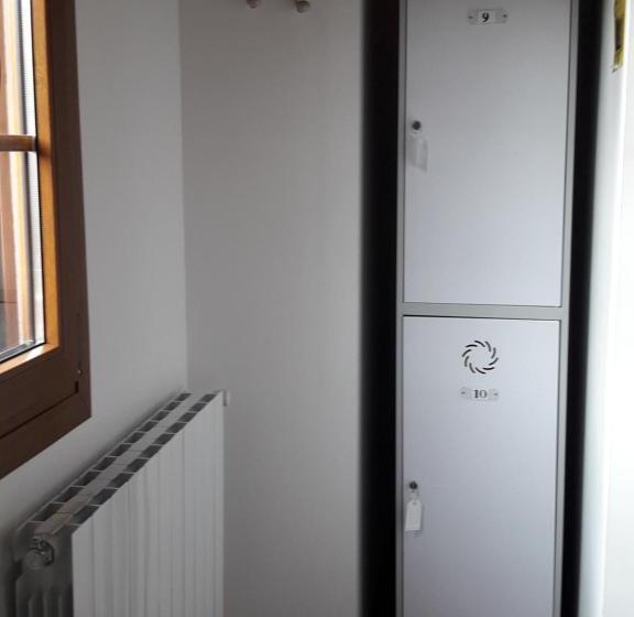 ユースホステル Alojamiento El Pino