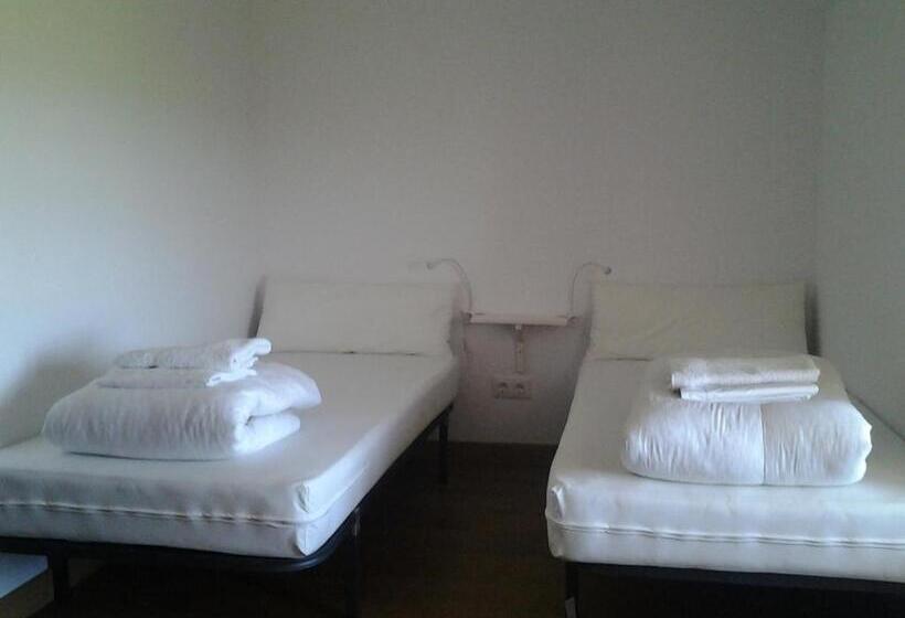 ユースホステル Alojamiento El Pino