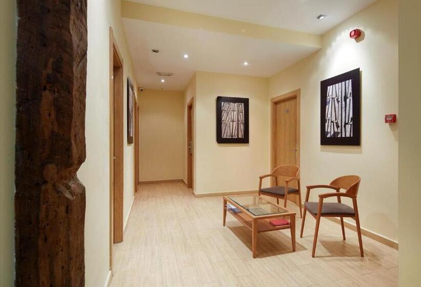 هاستل Musika Plaza