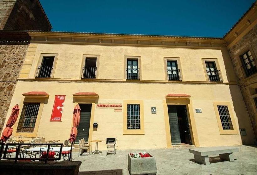Albergue Santa Ana   Hostel