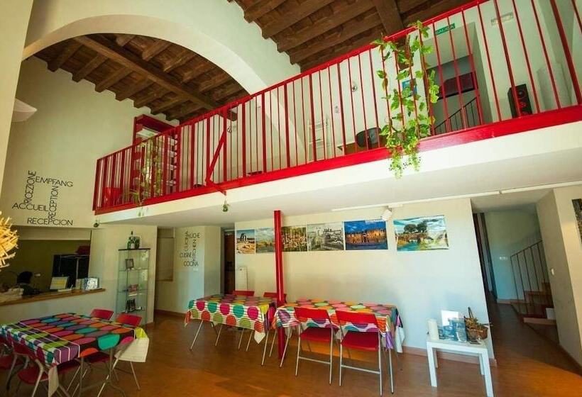 Albergue Santa Ana   Hostel