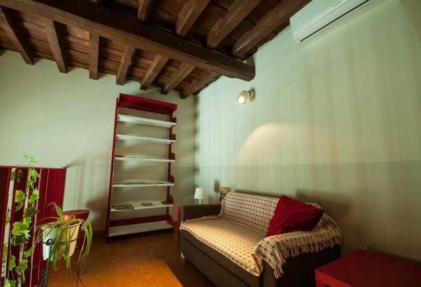 Albergue Santa Ana   Hostel