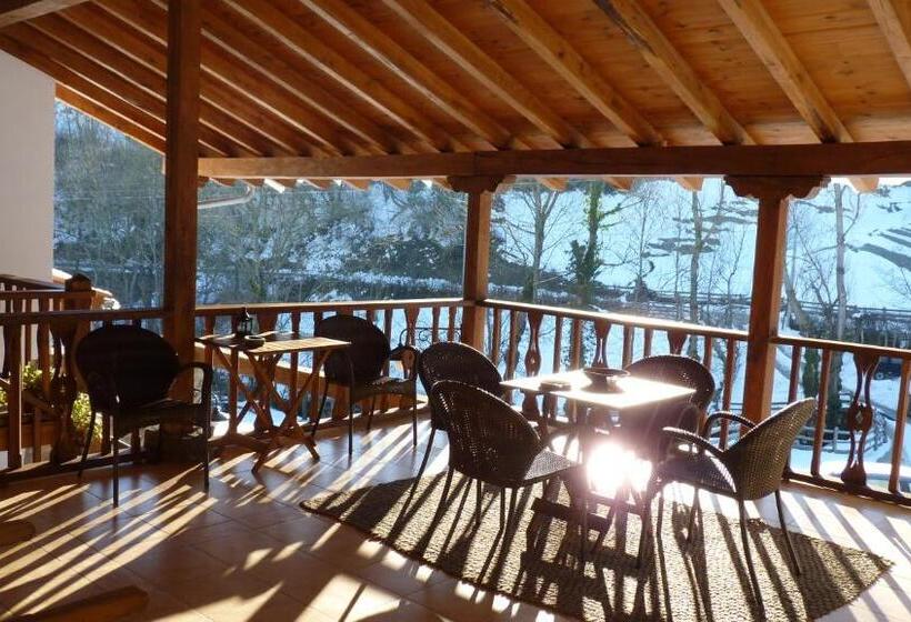 Bed and Breakfast Casa Rural Los Riegos