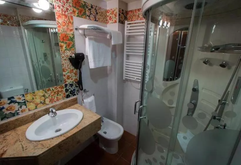 Hotel Adeko