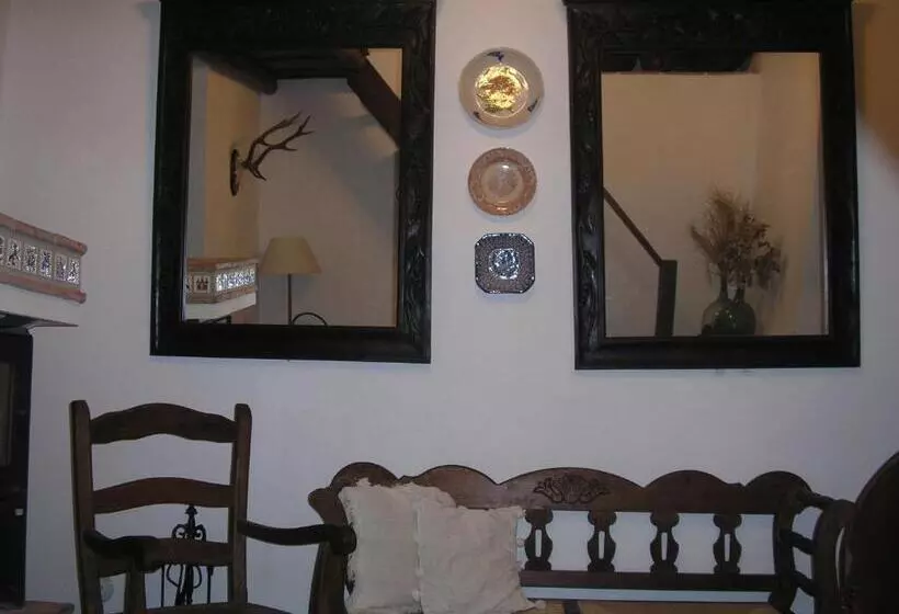 Hotelli Casa Rural Y Restaurante Casa Adriano