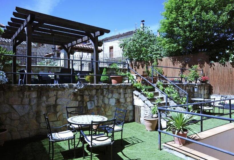 هتل Lagunas de Urbion