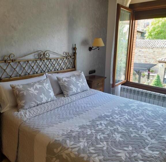 هتل Lagunas de Urbion