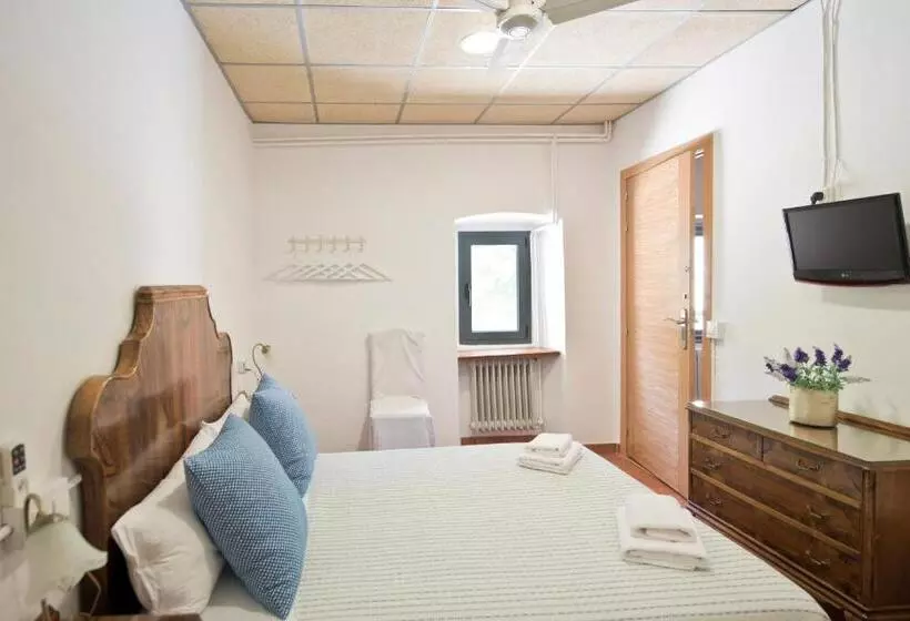 Hotelli Hostal La Salut De Terrades