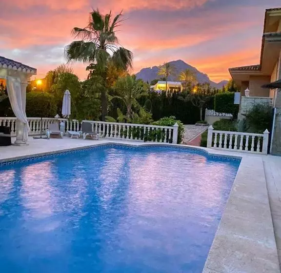 تختخواب و صبحانه Villa El Paso