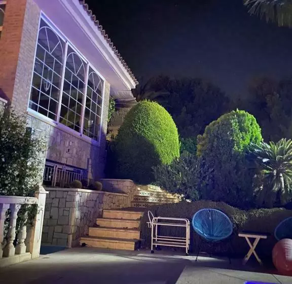 تختخواب و صبحانه Villa El Paso
