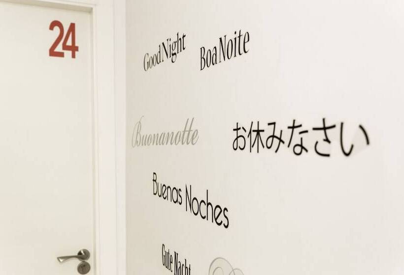 Chinitas Urban Hostel