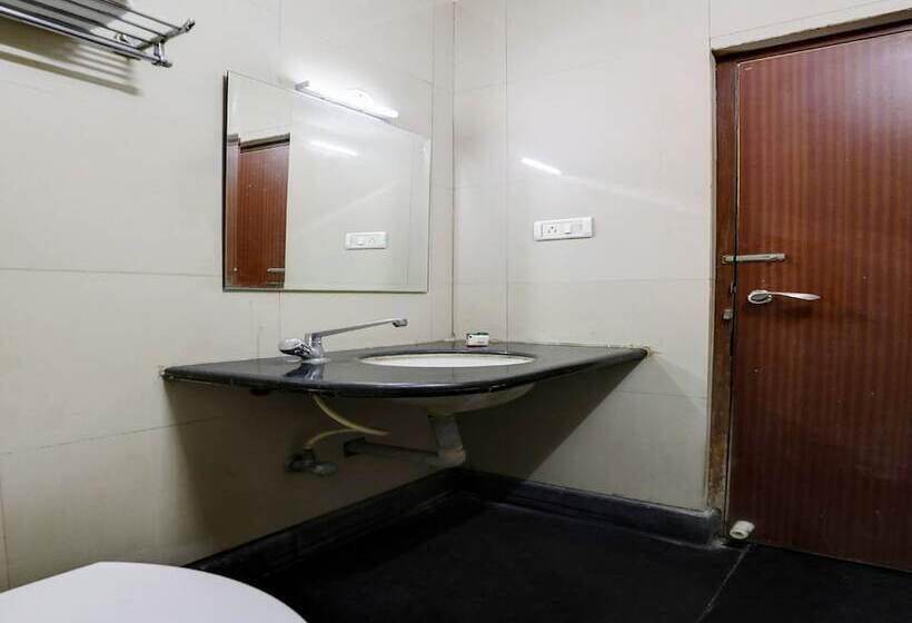 هتل Everest Comforts