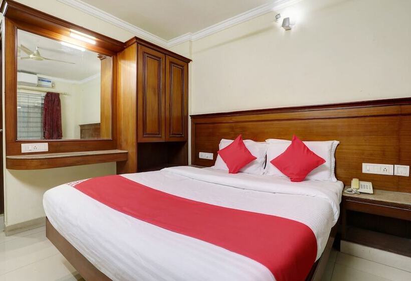 هتل Everest Comforts