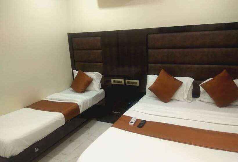 فندق Karishma Dadar