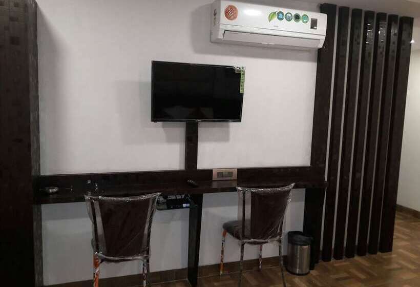 فندق Karishma Dadar