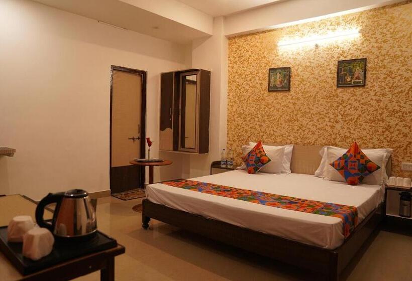 בית מלון כפרי Omni Plaza