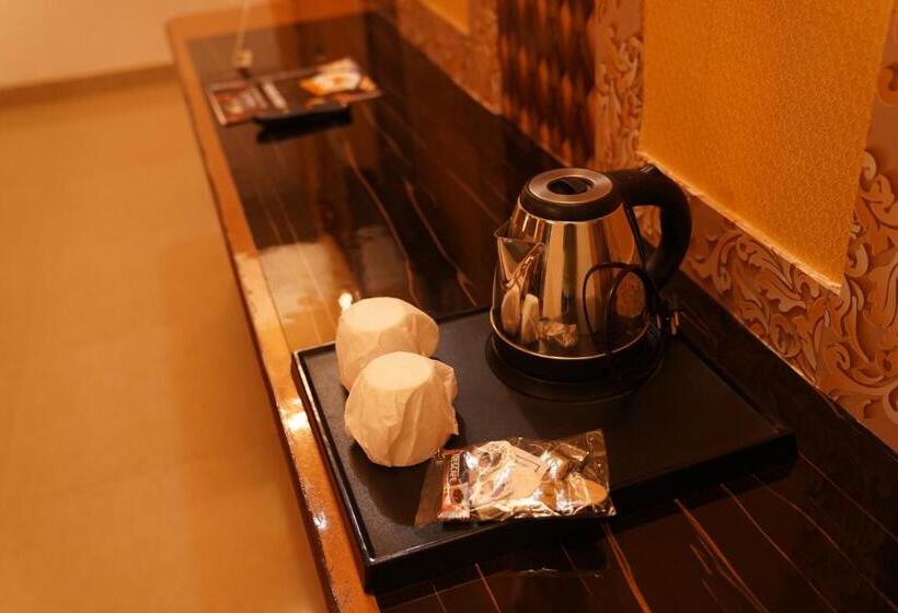 בית מלון כפרי Omni Plaza