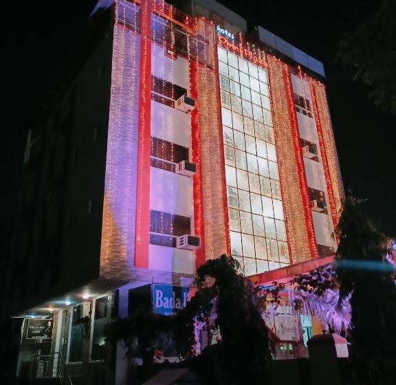 בית מלון כפרי Omni Plaza