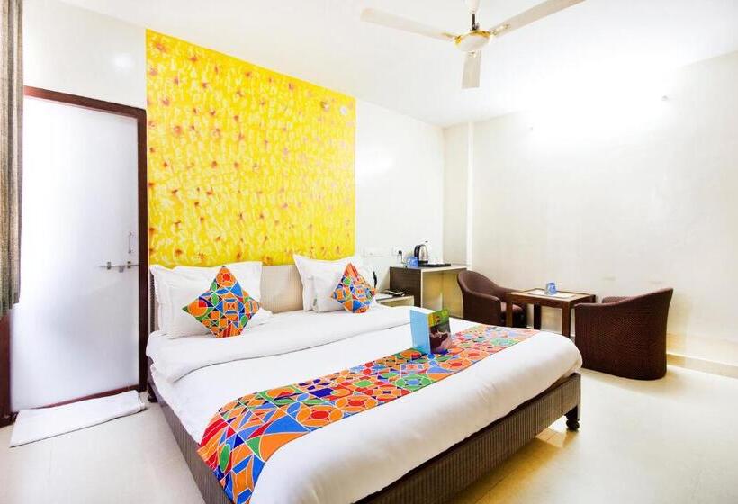 בית מלון כפרי Omni Plaza