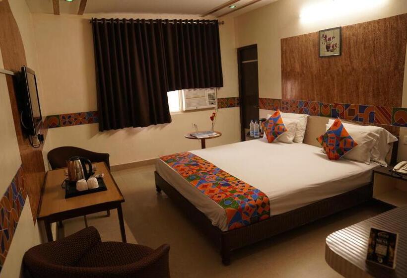 בית מלון כפרי Omni Plaza