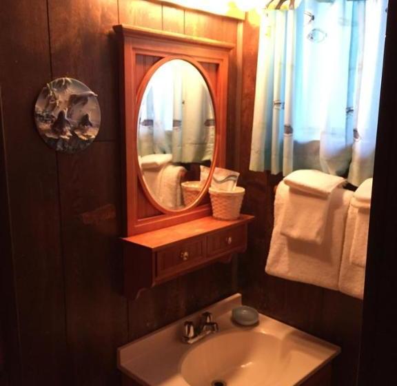 Chris By The Sea Motel