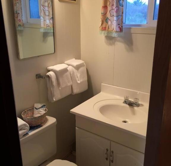 Chris By The Sea Motel